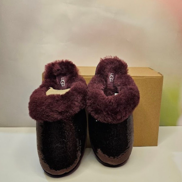 Ugg Women's Scuffette II Mirror Ball Size 5 Wild Grape NWT - Picture 2 of 6
